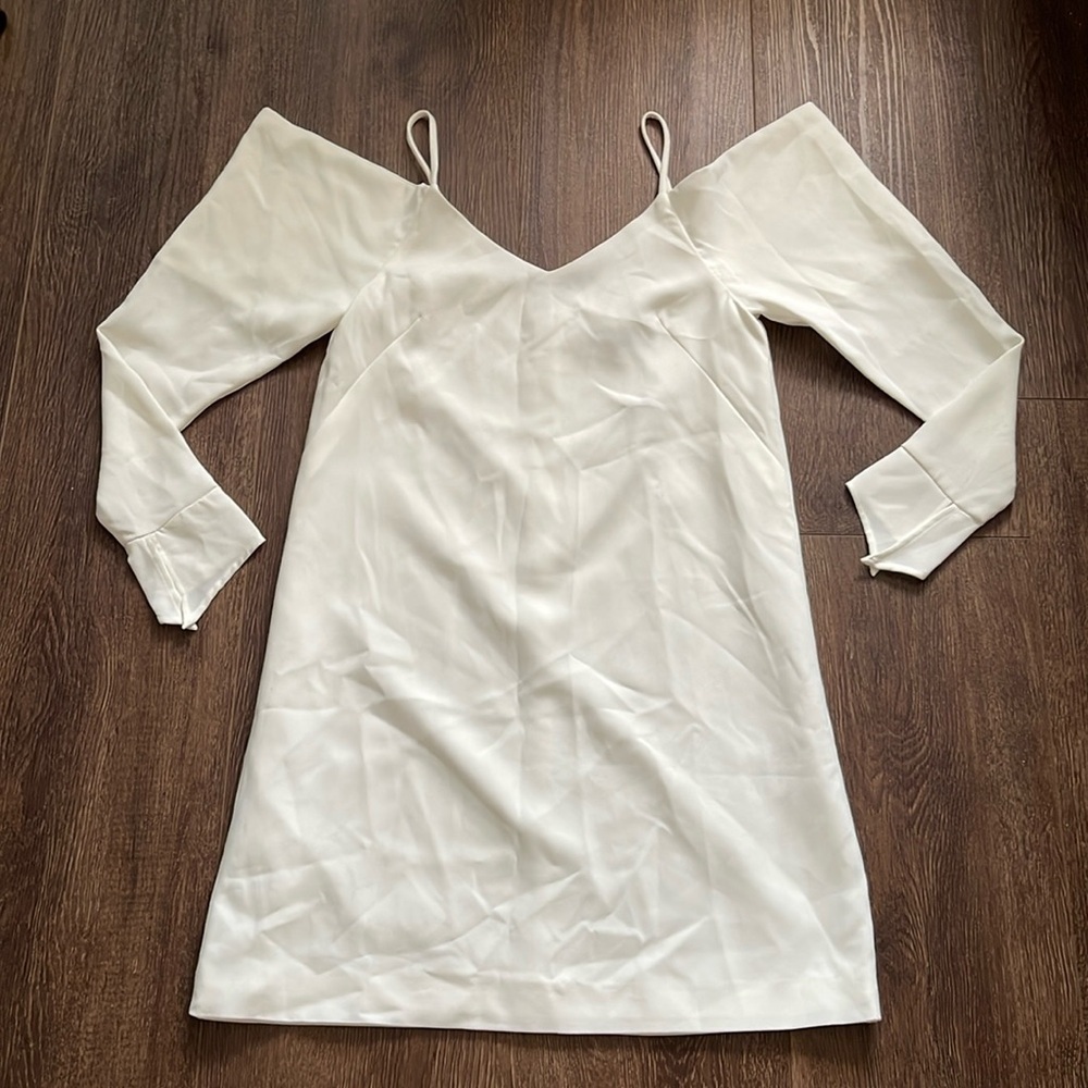 Caara Cold shoulder dress XS